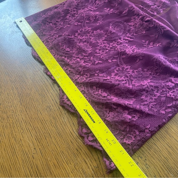 Cupcakes and cashmere Davey layered bell sleeve wine lace top M - Picture 13 of 15